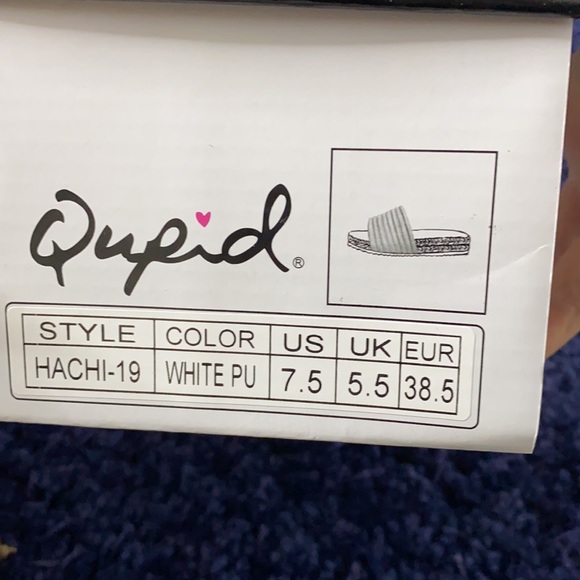 Adorable white flip flops - Picture 4 of 4